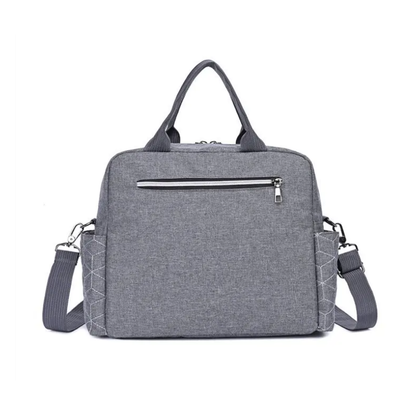 Vue arrière du sac à langer gris avec poche discrète et fermeture éclair