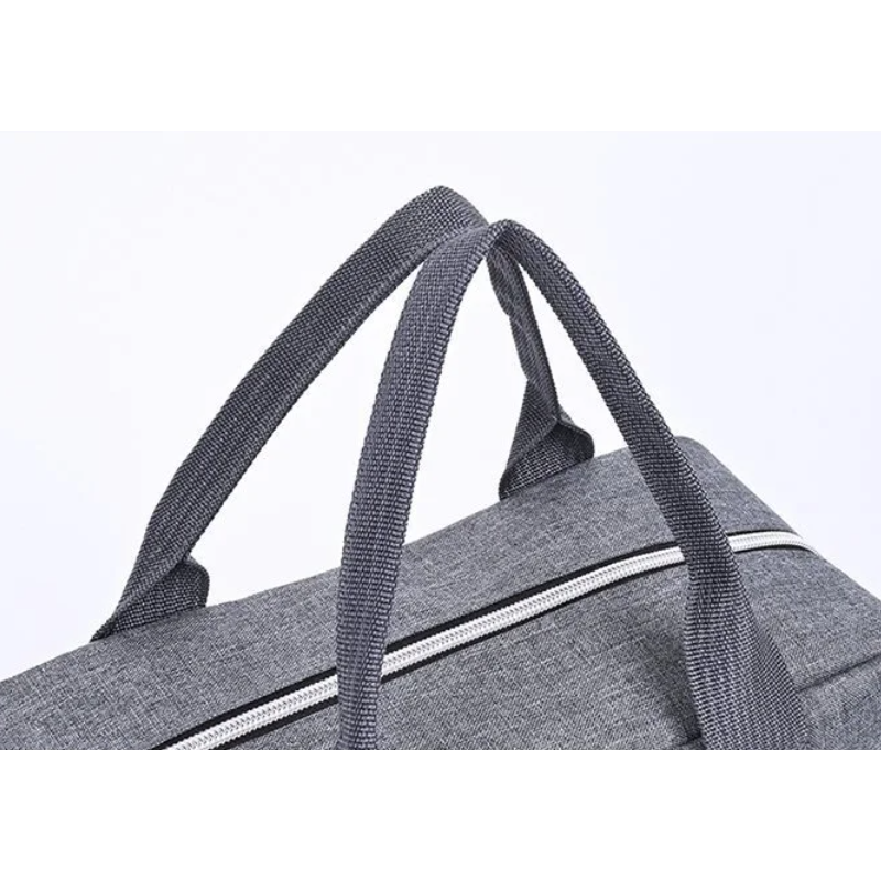 Poignées solides du sac à langer gris avec coutures renforcées