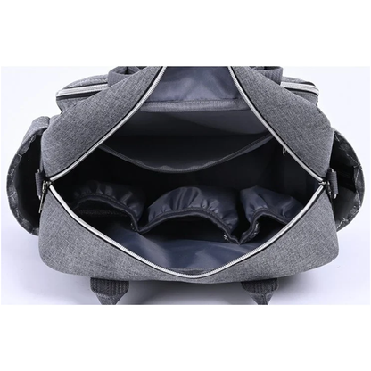 Vue intérieure du sac à langer avec nombreux compartiments